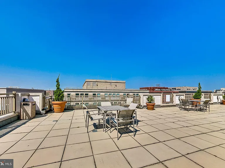 1150 K St NW #1008 — Photo 38