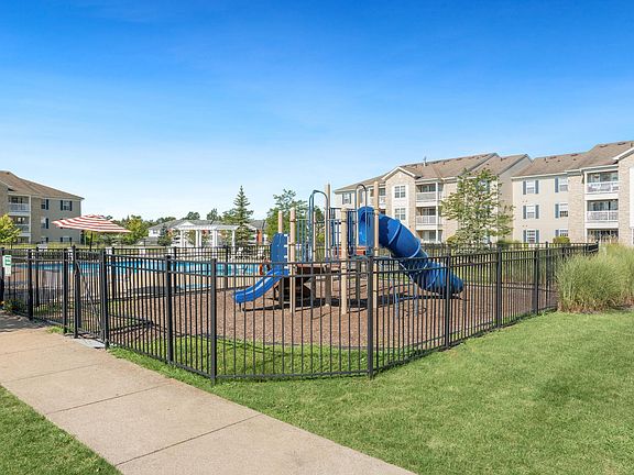 5th image of 13000 Hampton Club Dr #104