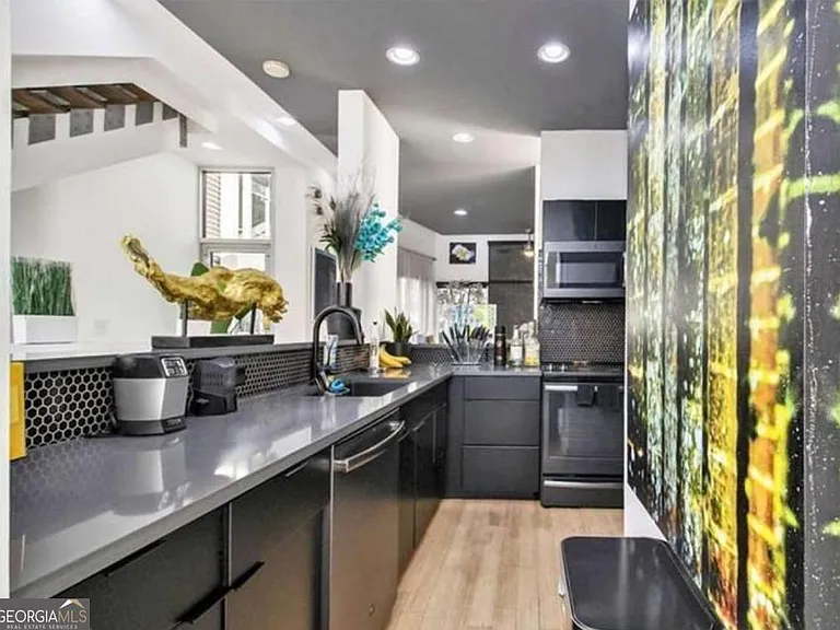 752 Moreland Ave SE #9 — Photo 3