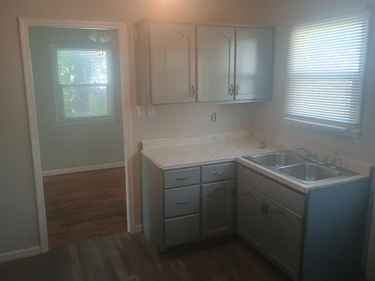 1808 Bacon St — Photo 3