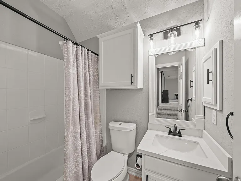 4703 Oxbow Cir W — Photo 31