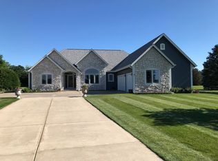 116 Eagles Lookout, North Prairie, WI 53153
