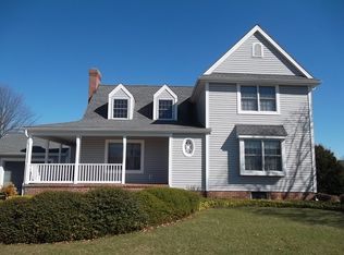 60 Friendly Dr, Hanover, PA 17331