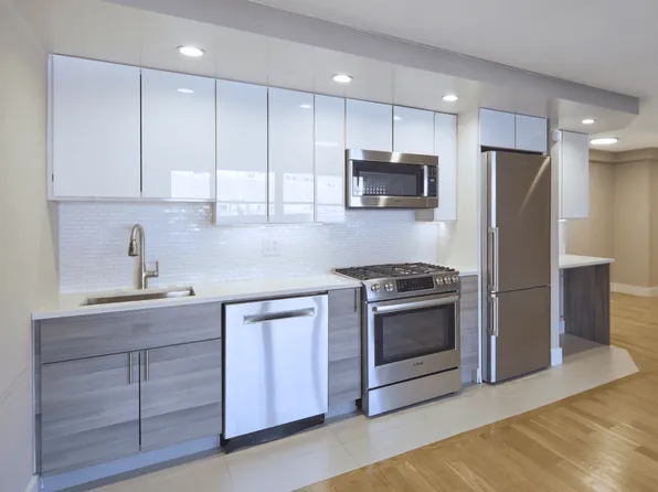 310 Greenwich Street image 2 of 12