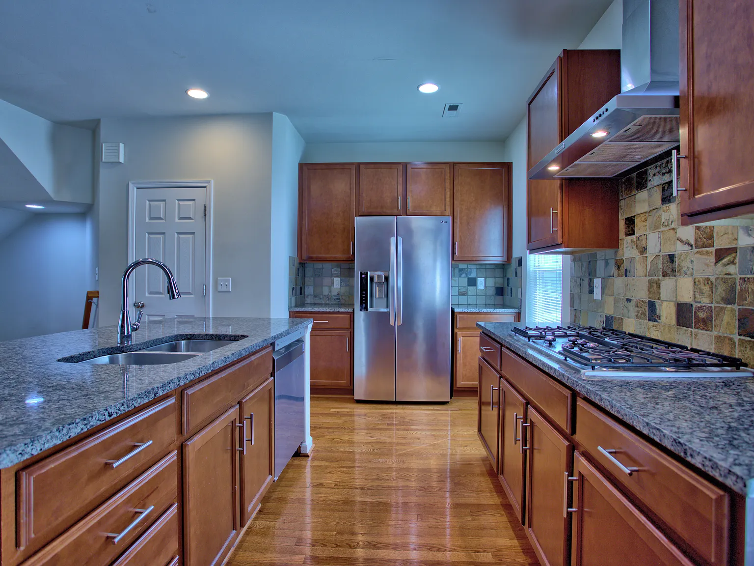3 bed, 3.0 bath, 2178 sqft, $3,100 — Photo 4