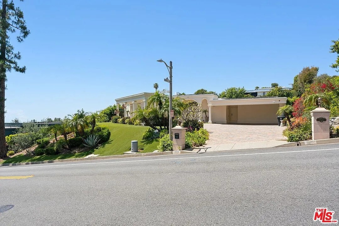5 bed, 5.5 bath, 5322 sqft, $24,500 — Photo 3