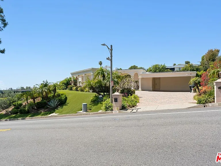 1725 Loma Vista Dr — Photo 2