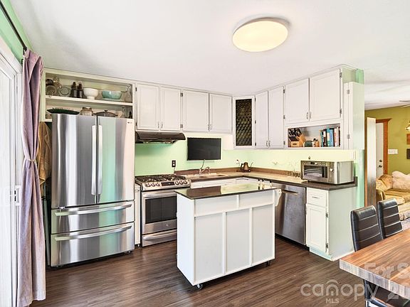 3rd image of 305 Melody Cir
