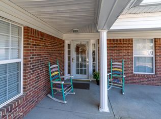 7608 Stovall Pl, Louisville, KY 40228