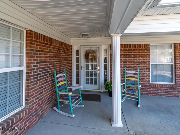 7608 Stovall Pl, Louisville, KY 40228