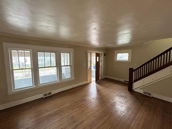 3rd image of 460 Olympic Ave