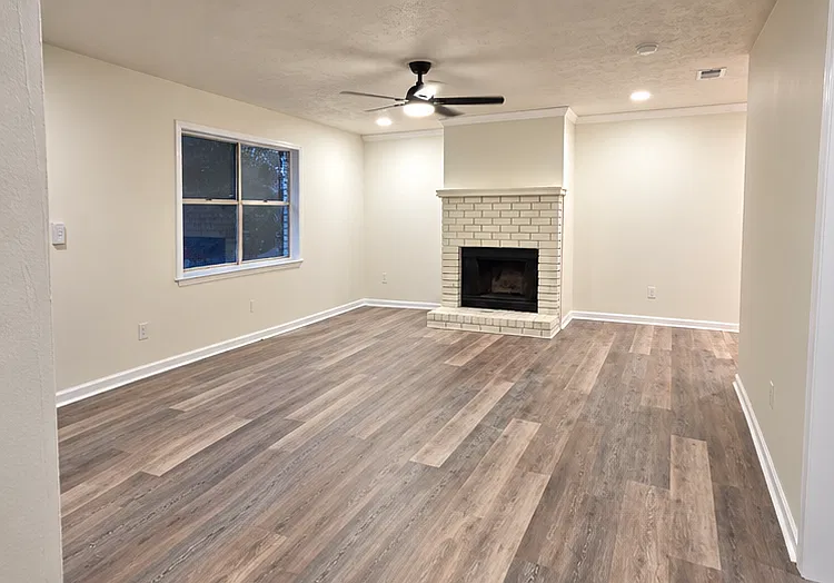 1141 White Oak Dr — Photo 2