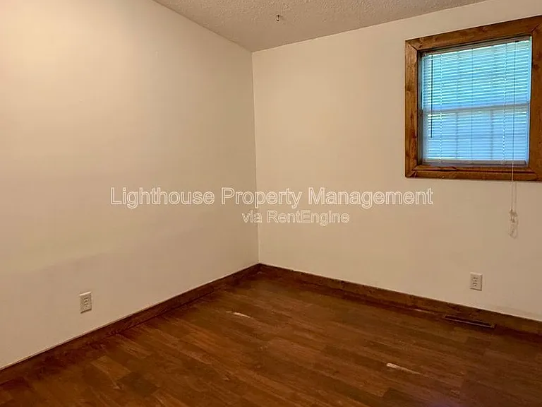 8118 Howard St — Photo 11
