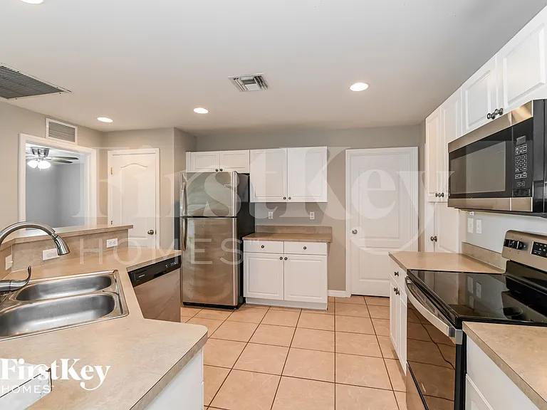2837 NW 27th Ave — Photo 7