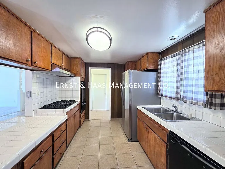 873 E Turmont St — Photo 7