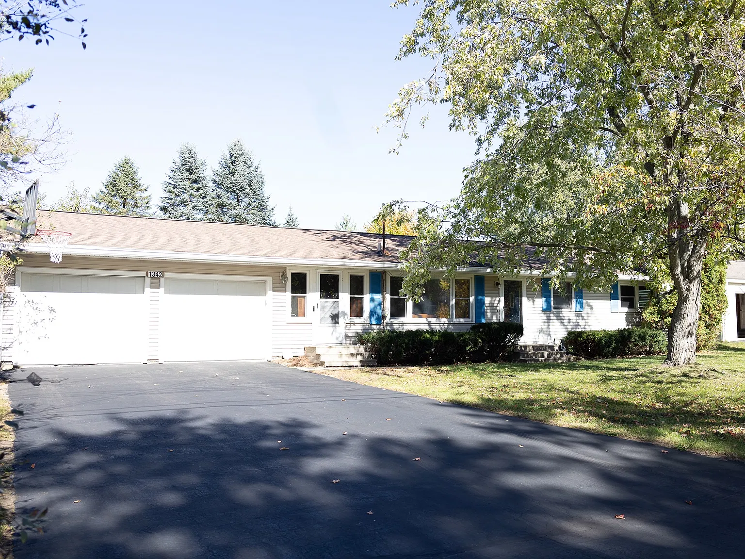3 bed, 1400 sqft, $1,700 — Photo 2