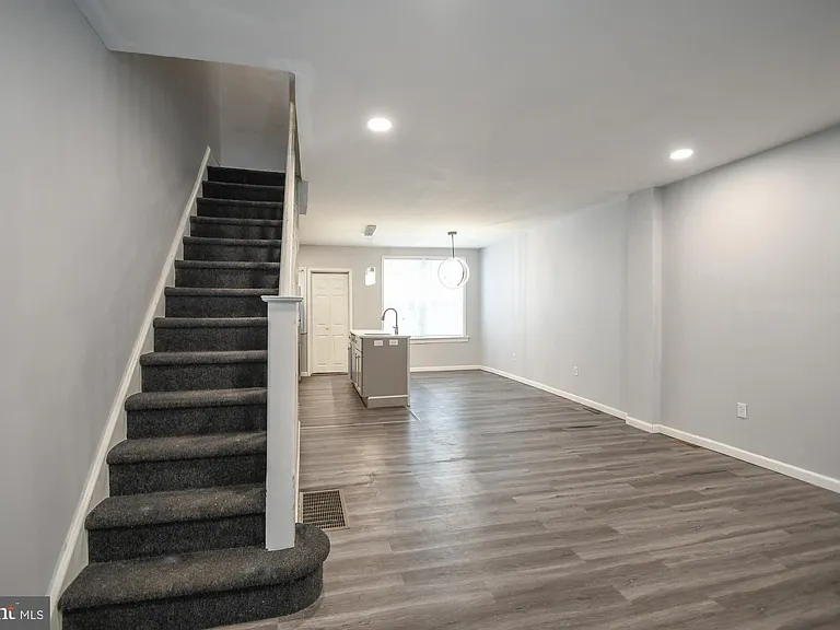 4615 Fernhill Rd — Photo 3