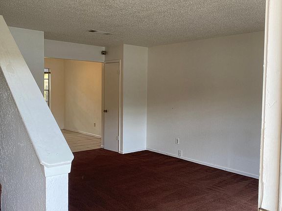 3rd image of 204 Oak Trail Dr #B