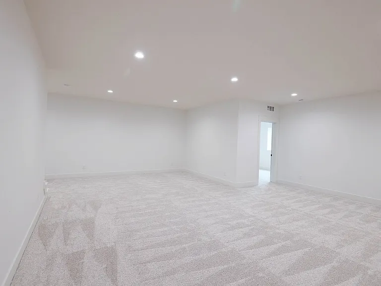 8620 S 50th Ct — Photo 31