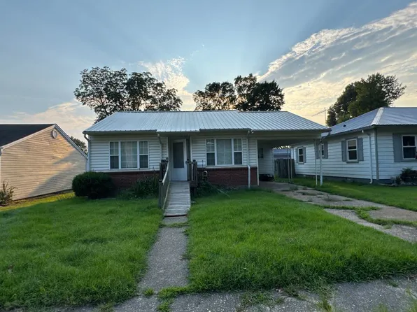 825 N Locust St, Dexter, MO 63841