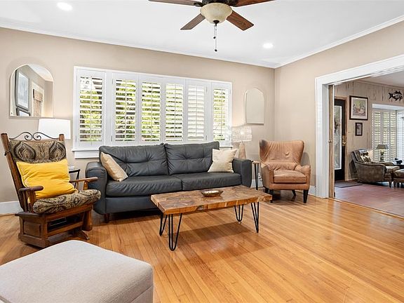2nd image of 2025 Hawthorne Ave