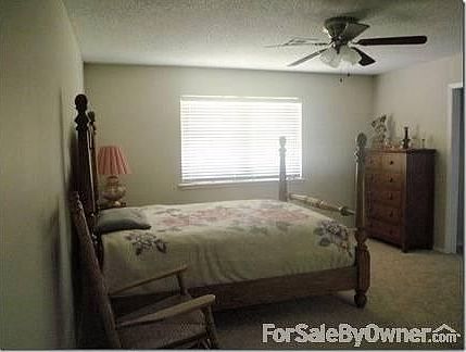 Master bedroom
						:
						Brand new carpet and completely renovated bathrooms