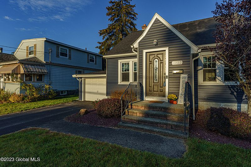 4th image of 1222 Trinity Avenue