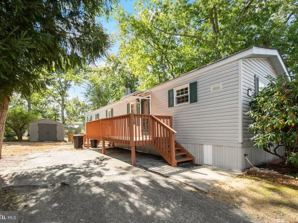 111 Pinewood Dr, Barnegat, NJ 08005