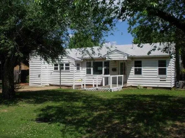 1010 N Gertrude Ave, Wagoner, OK 74467