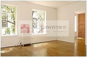 2nd image of 325 E 92nd St