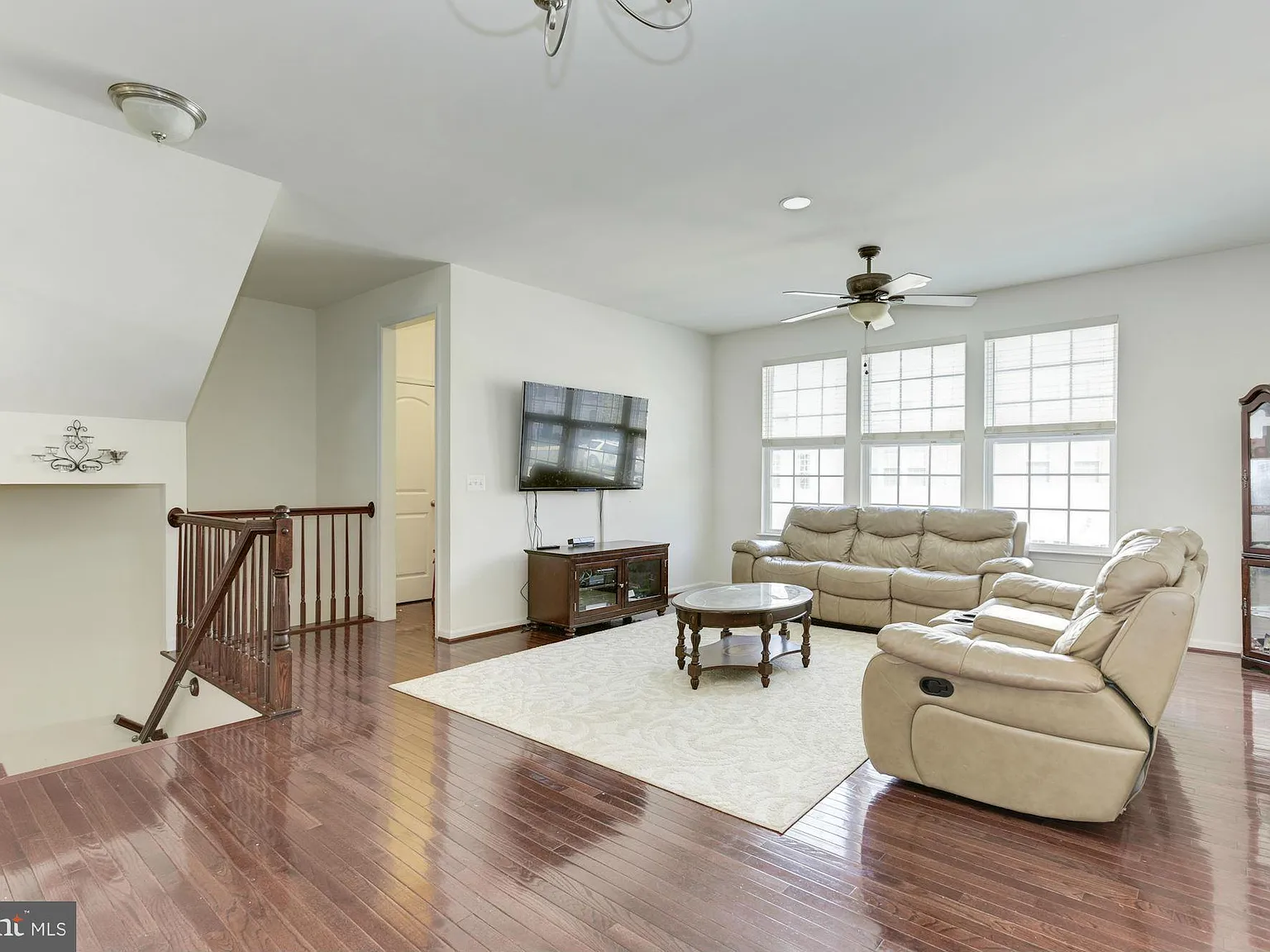 3 bed, 4.0 bath, 2784 sqft, $3,345 — Photo 2