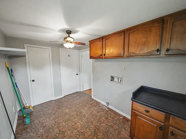 12715 Middle Ln — Photo 35