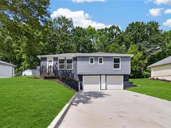 9310 NW 68th St, Parkville, MO 64152