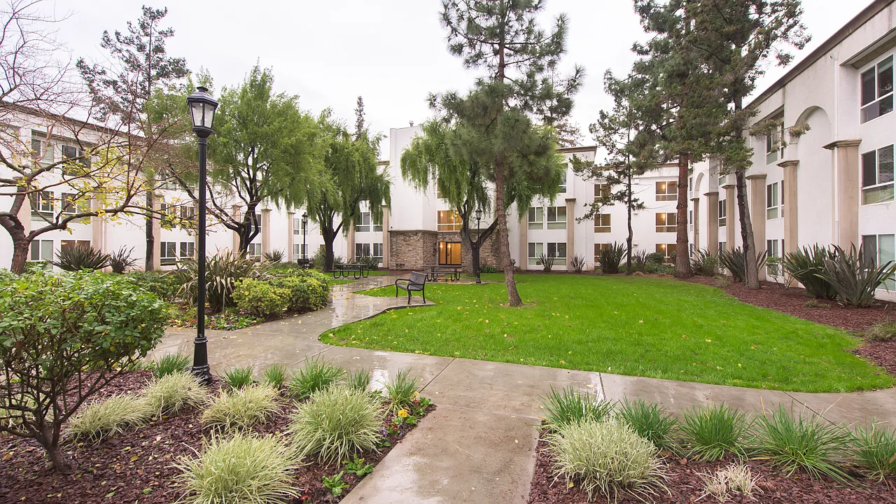 Santa Teresa Apartments — Photo 4
