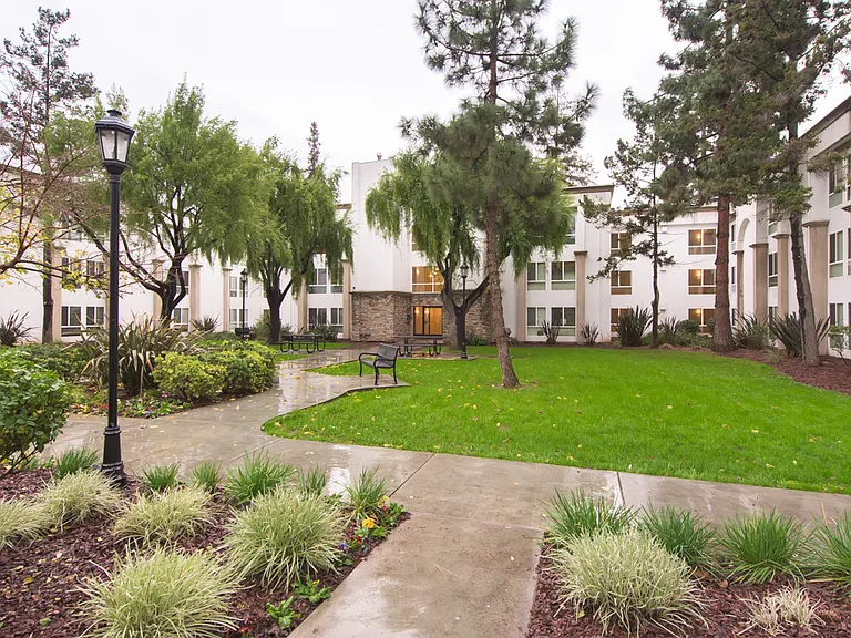 Santa Teresa Apartments — Photo 4