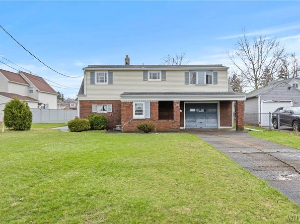 16 Willow St, Lackawanna, NY 14218