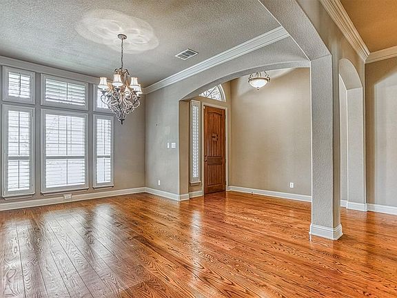 4th image of 912 Shoal Creek Dr