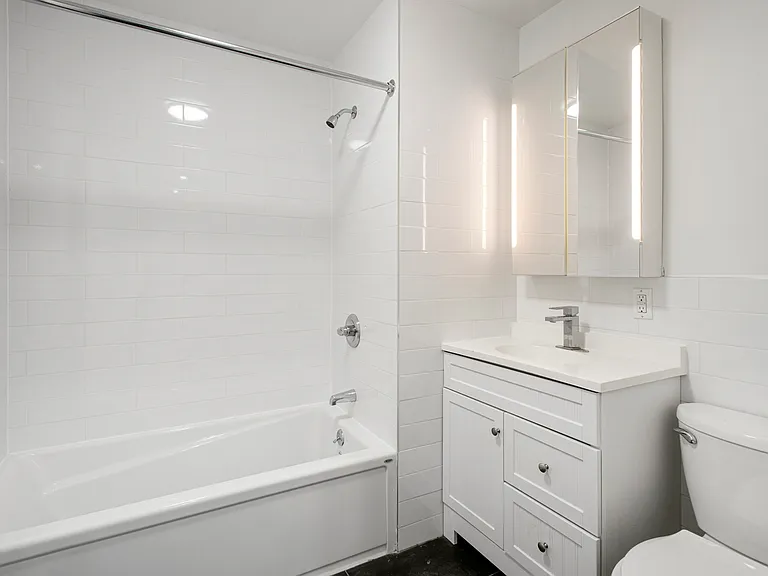 773 Hart St #1R — Photo 6