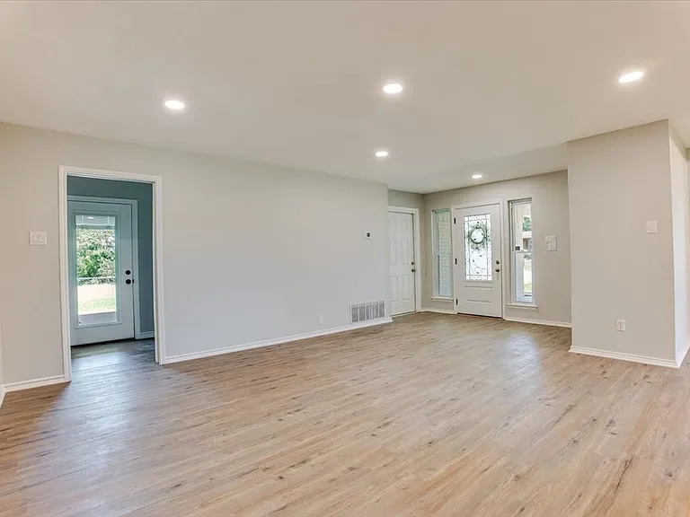 104 Pontiac Dr — Photo 4