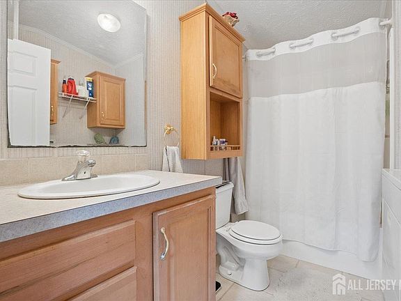 5th image of 2505TRI-36M Woodbridge Ave