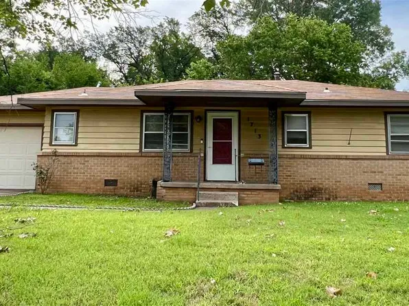 1713 N Woodland Rd, Ponca City, OK 74604