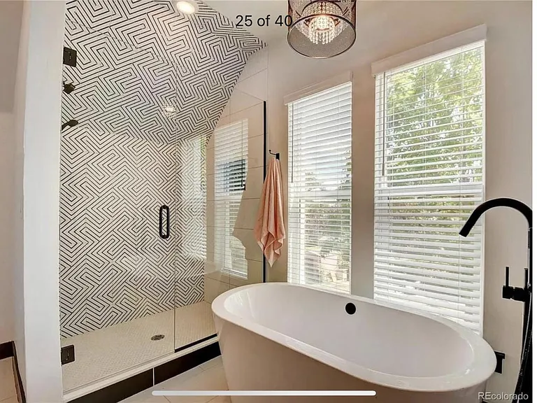 2126 Grove St — Photo 25