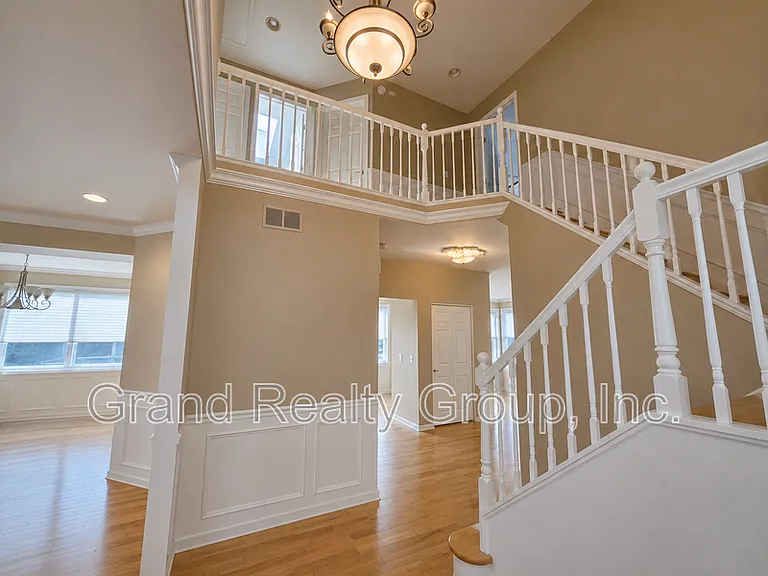 217 Lexington Ct — Photo 10