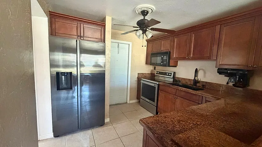 3 bed, 893 sqft, $2,700 — Photo 4