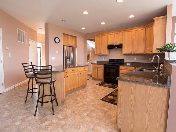 4th image of 519 Amanda Dr