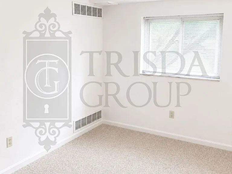 Avail Sept 30th: 2BR Apt in North Hills School District AC, Parking, Pets OK! — Photo 13