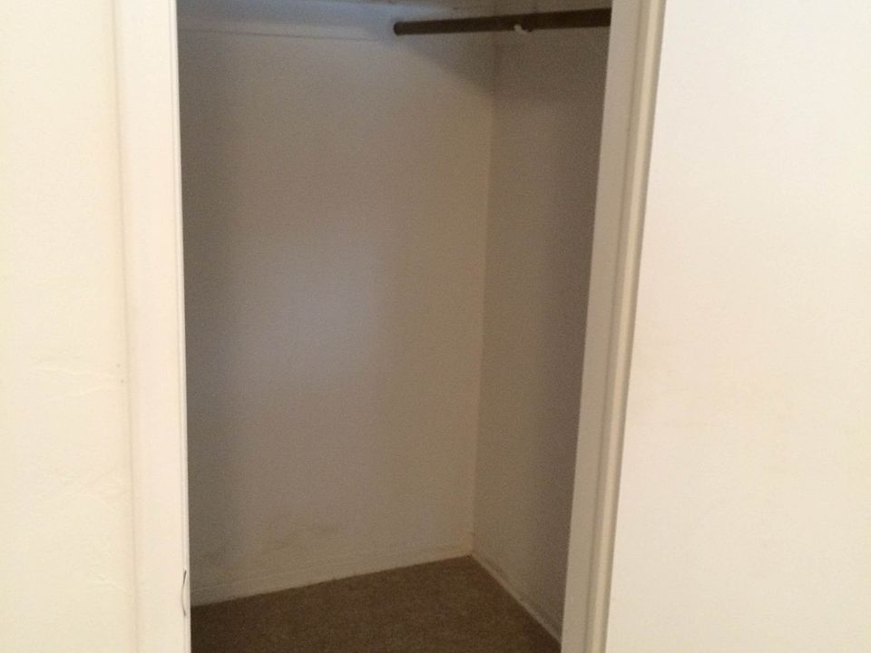 1st image of 5112 Hollywood Blvd APT 4