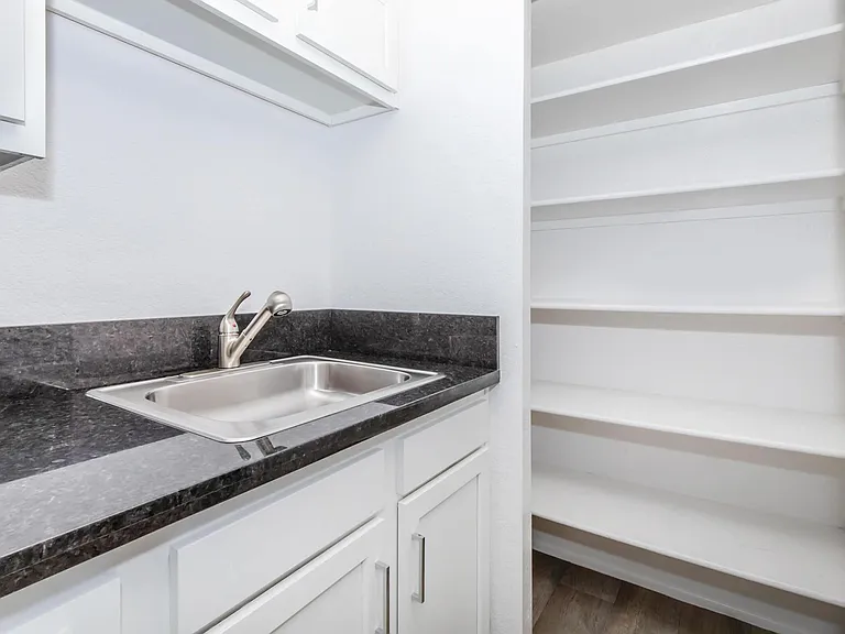 Broadmoor Apartments — Photo 7