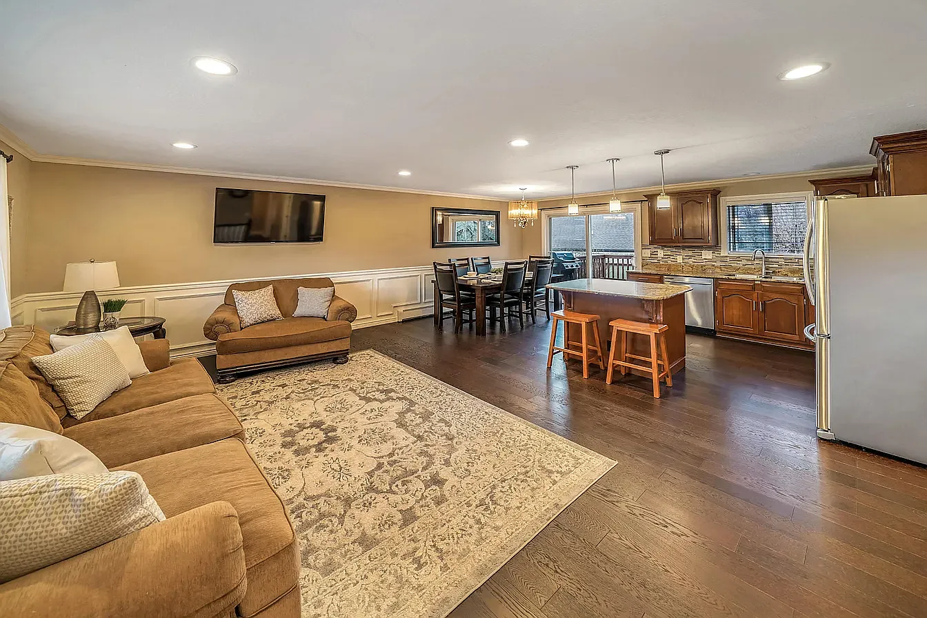 3 bed, 1950 sqft, $3,000 — Photo 2