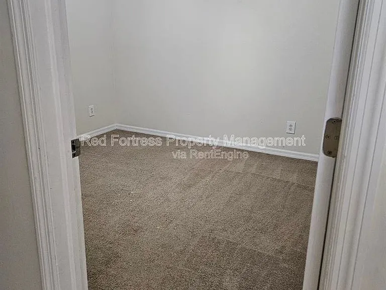 5202 30th St SW — Photo 4